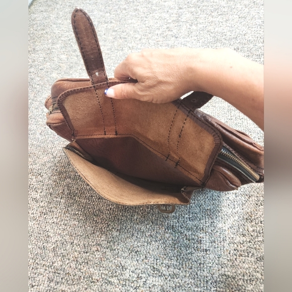 LAND Tumbled Brown Leather Messenger Shoulder/Crossbody Bag - Picture 6 of 11